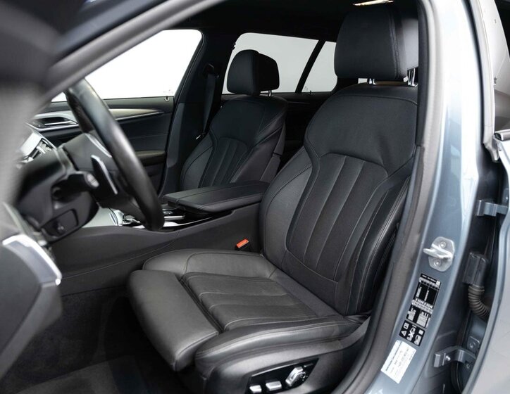 BMW Řada 5 Kombi 3,0 l 195 kw