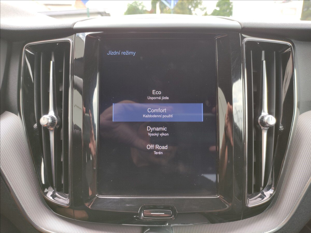 Volvo XC60 SUV / Terénní 2,0 l 140 kw