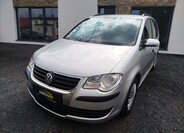 Volkswagen Touran 1