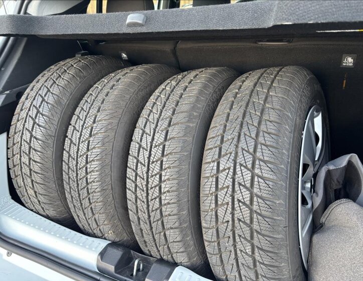 Dacia Sandero Hatchback 999,0 49 kw