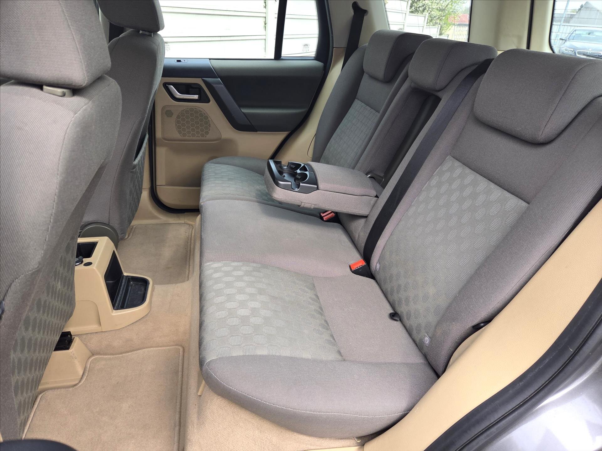 Land Rover Freelander SUV / Terénní 2,2 l 118 kw