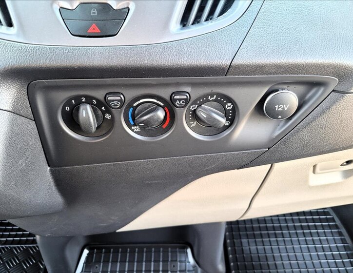 Ford Tourneo Custom MPV 2,0 l 125 kw