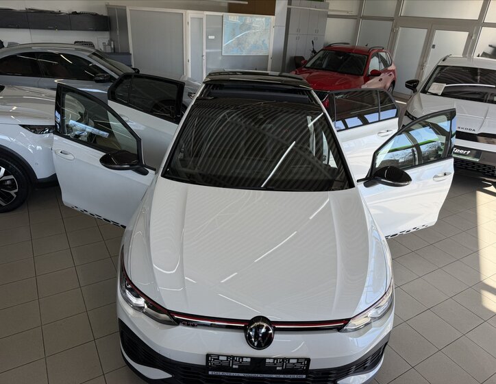 Volkswagen Golf Hatchback 2,0 l 221 kw