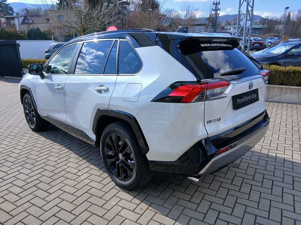 Toyota RAV4 SUV / Terénní 2,5 l 131 kw