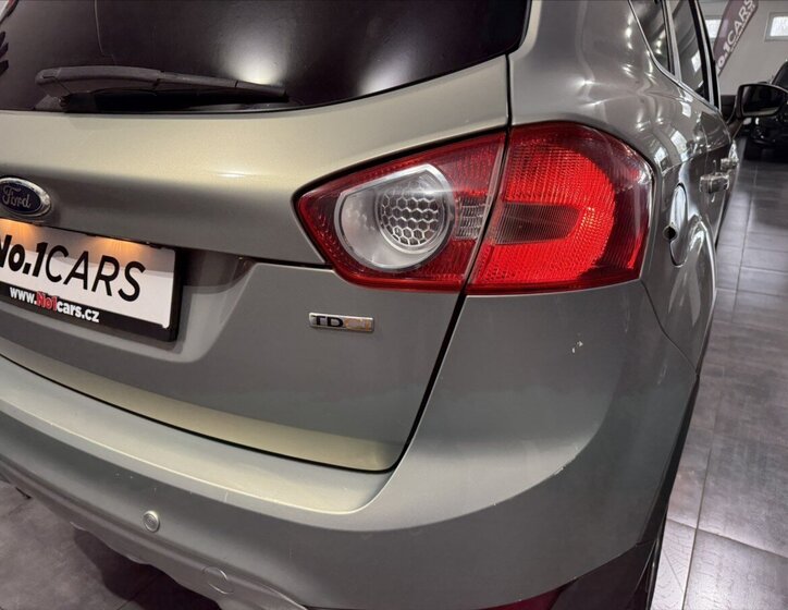 Ford Kuga SUV / Terénní 2,0 l 100 kw