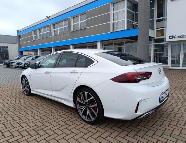 Opel Insignia Liftback 2,0 l 169 kw