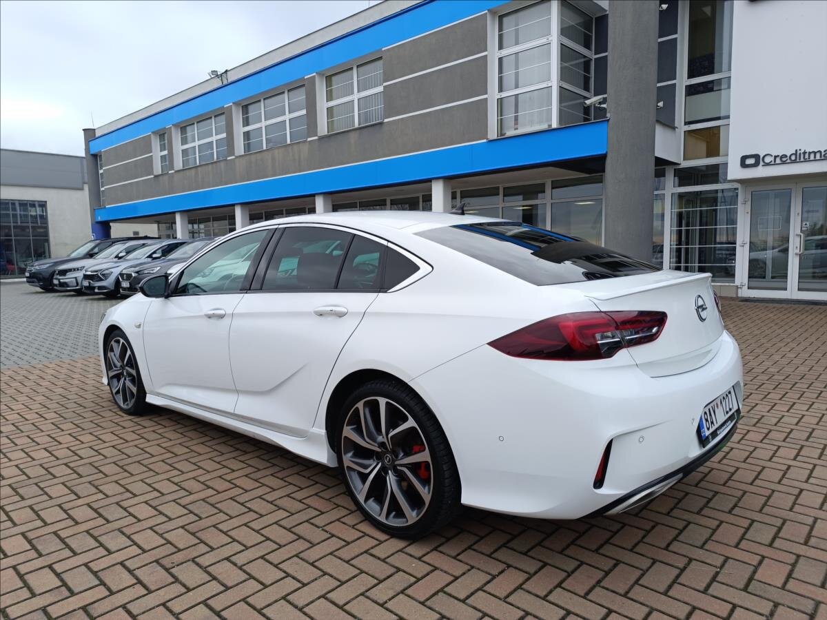 Opel Insignia Liftback 2,0 l 169 kw