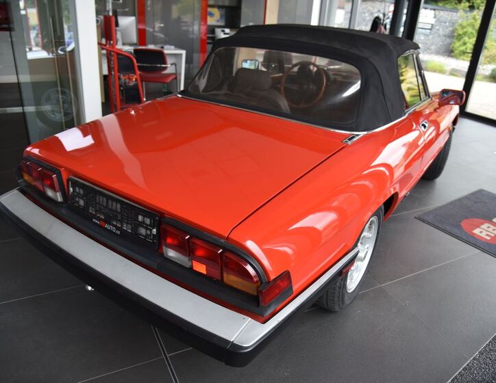 Alfa Romeo Spider 12
