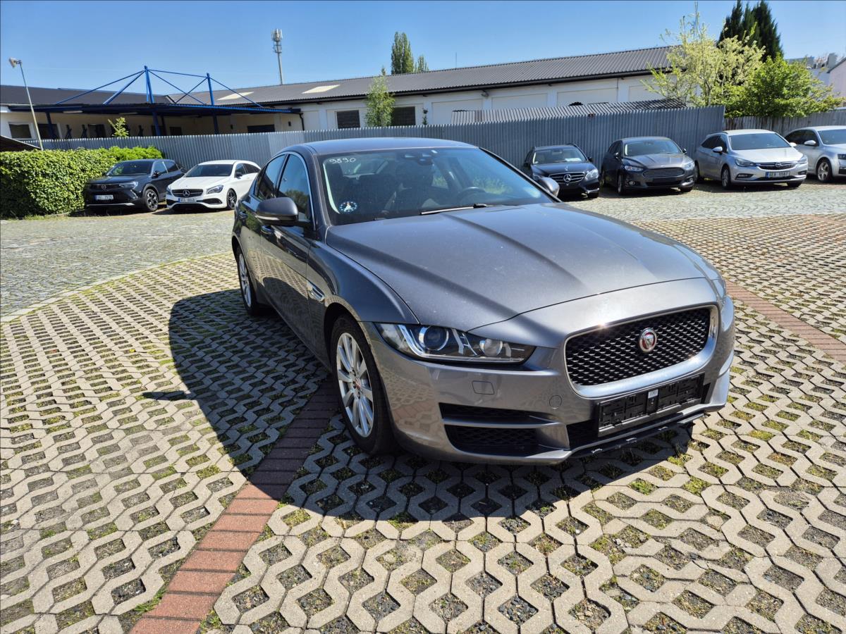 Jaguar XE