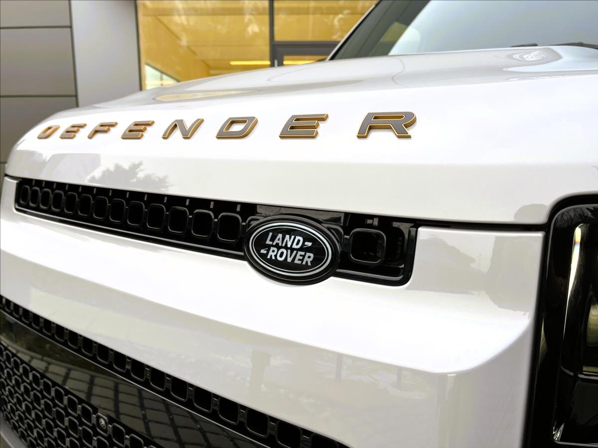 Land Rover Defender SUV / Terénní 4,4 l 467 kw