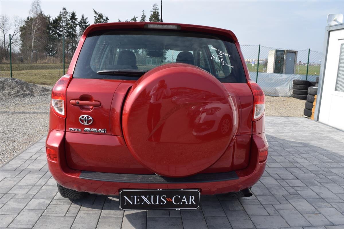 Toyota RAV4 SUV / Terénní 2,2 l 100 kw