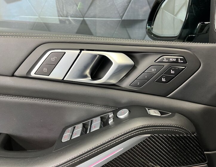 BMW X7 SUV / Terénní 4,4 l 390 kw