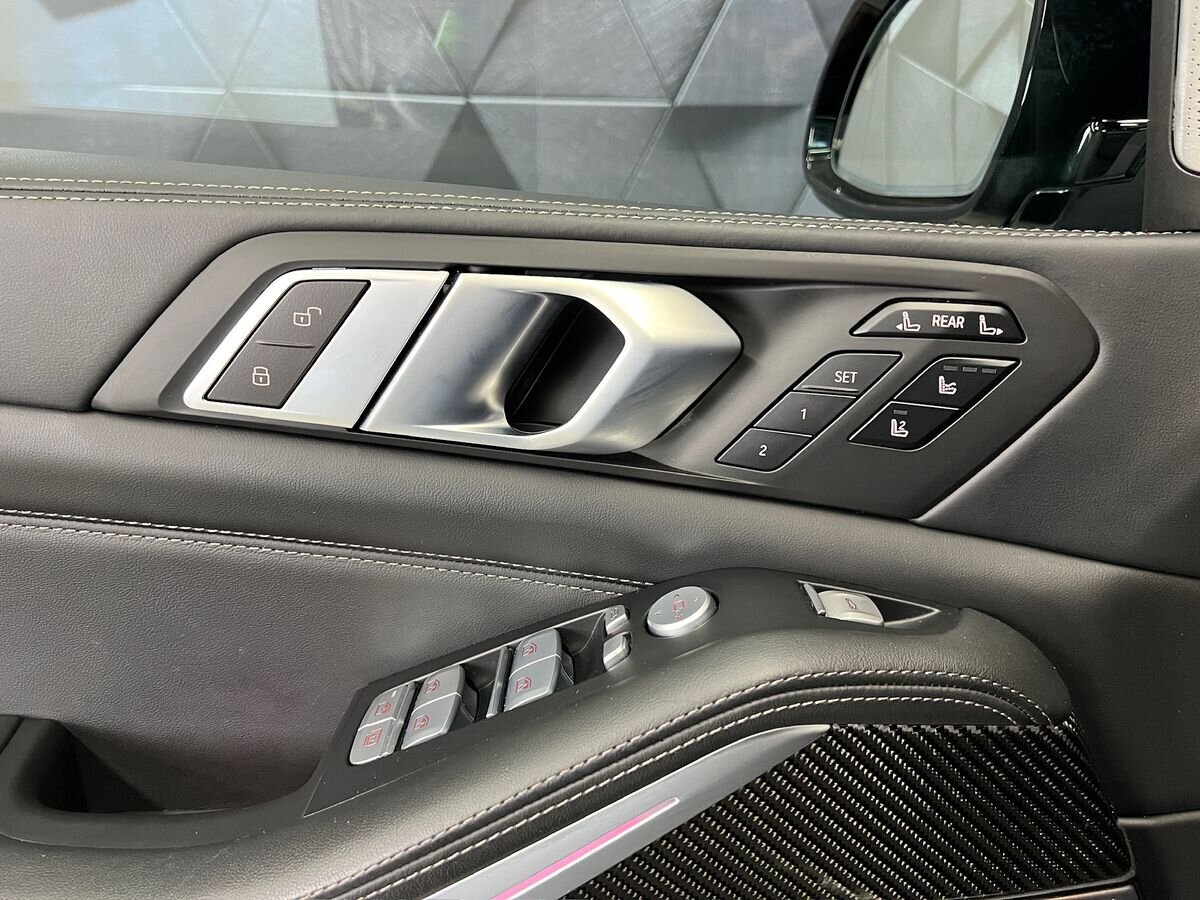 BMW X7 SUV / Terénní 4,4 l 390 kw