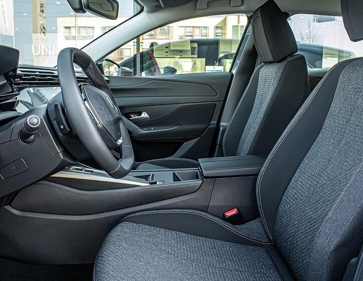 Peugeot 308 Kombi 1,2 l 107 kw