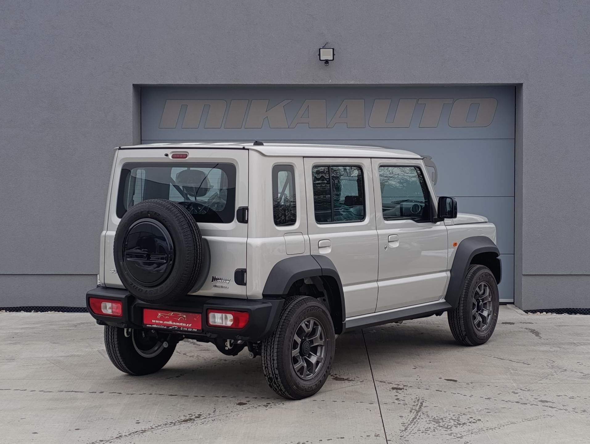 Suzuki Jimny SUV 1,5 l 75 kw