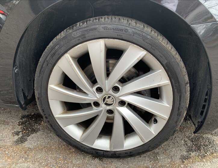 Škoda Superb Sedan / Limuzína 1,5 l 110 kw