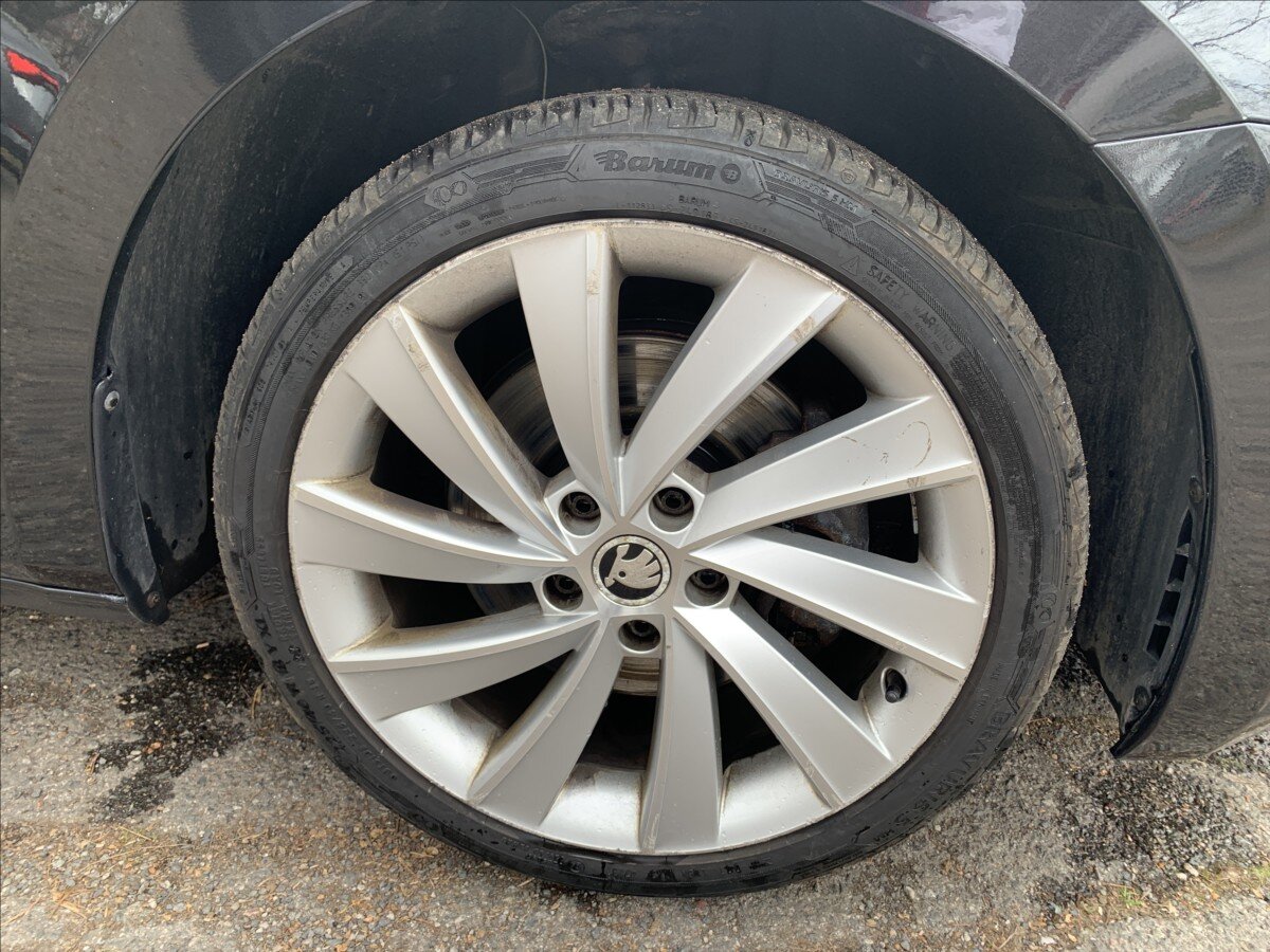 Škoda Superb Sedan / Limuzína 1,5 l 110 kw