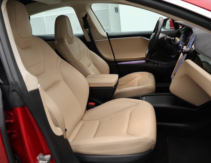 Tesla Model S Sedan / Limuzína 0,0 193 kw