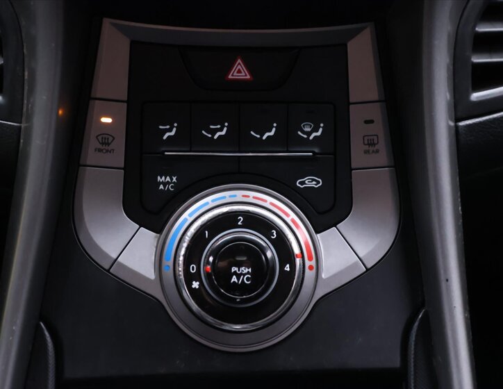 Hyundai Elantra Sedan 1,6 l 97 kw