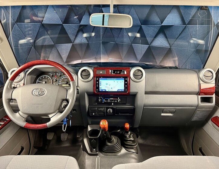 Toyota Land Cruiser 10