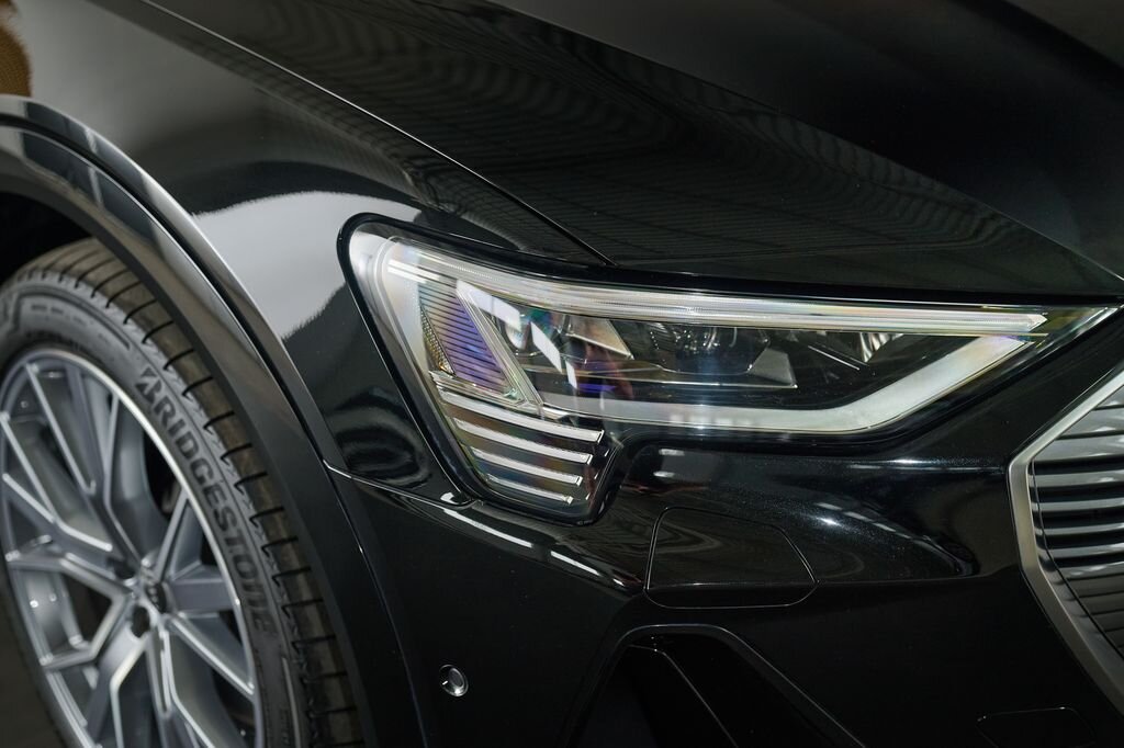 Audi e-tron SUV / Terénní 0,0 300 kw