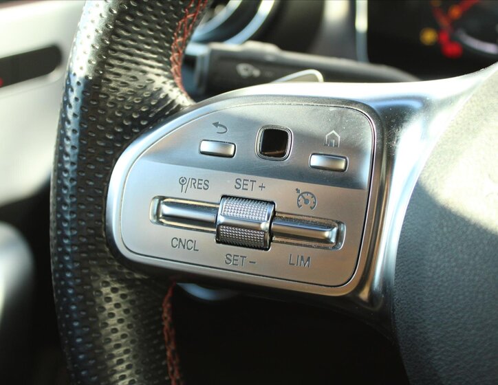 Mercedes-Benz CLA Sedan 2,0 l 140 kw