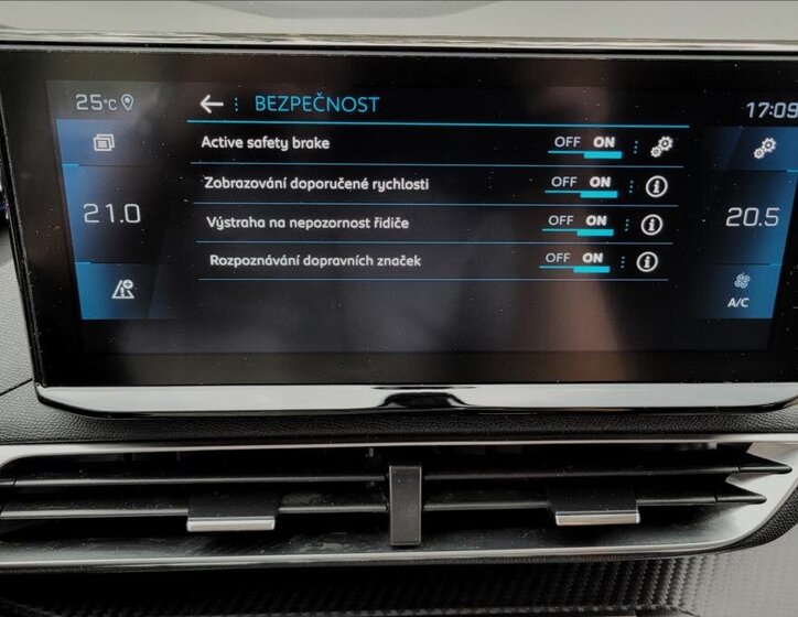 Peugeot 3008 SUV / Terénní 1,5 l 96 kw