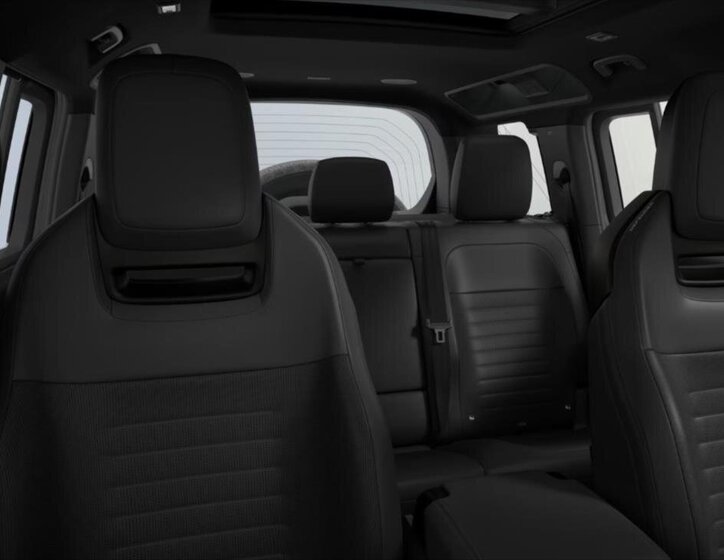 Land Rover Defender SUV 4,4 l 467 kw