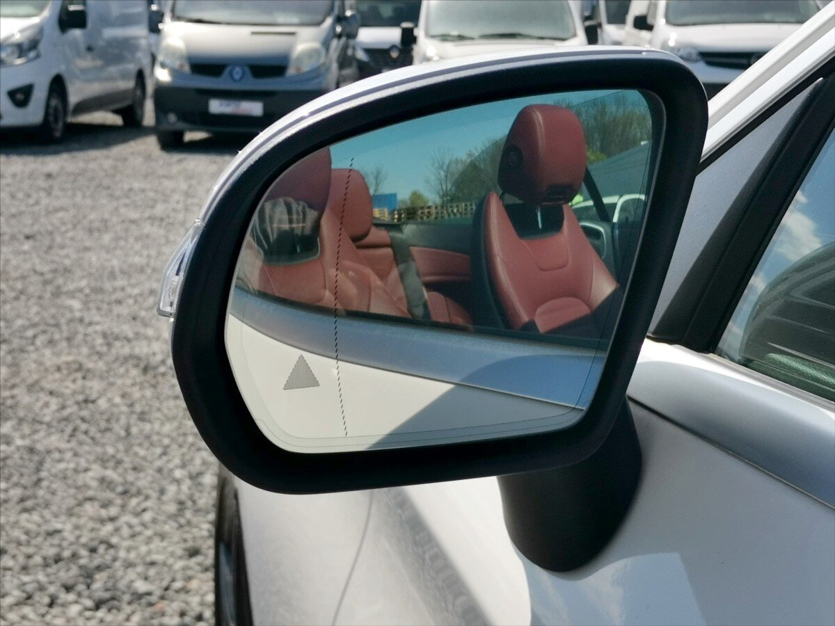 Mercedes-Benz Třídy C Kabriolet 2,0 l 180 kw