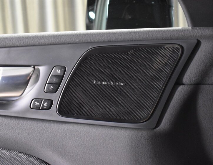 Volvo XC60 SUV / Terénní 2,0 l 335 kw