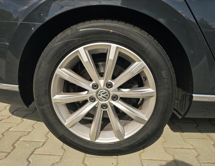 Volkswagen Passat Kombi 1,4 l 110 kw