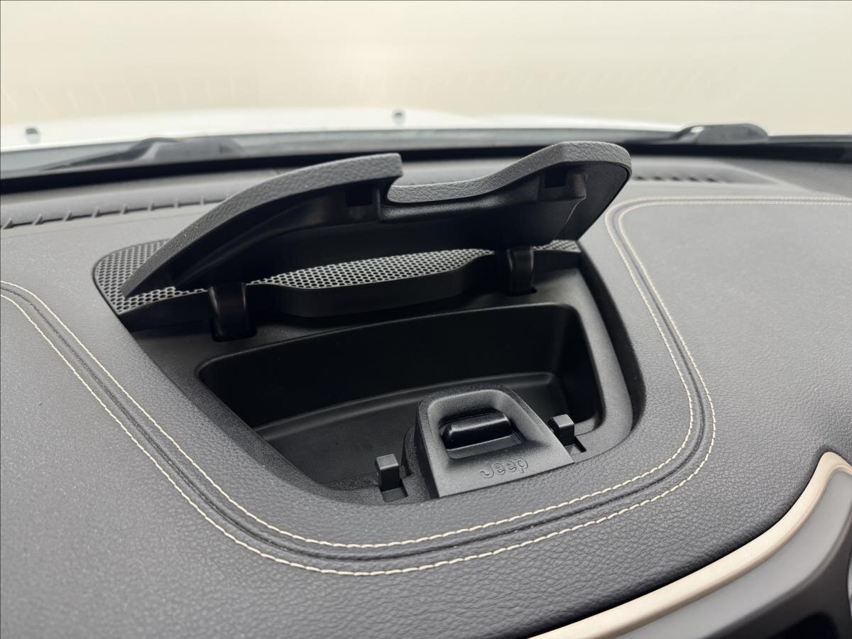 Jeep Cherokee SUV / Terénní 2,0 l 103 kw