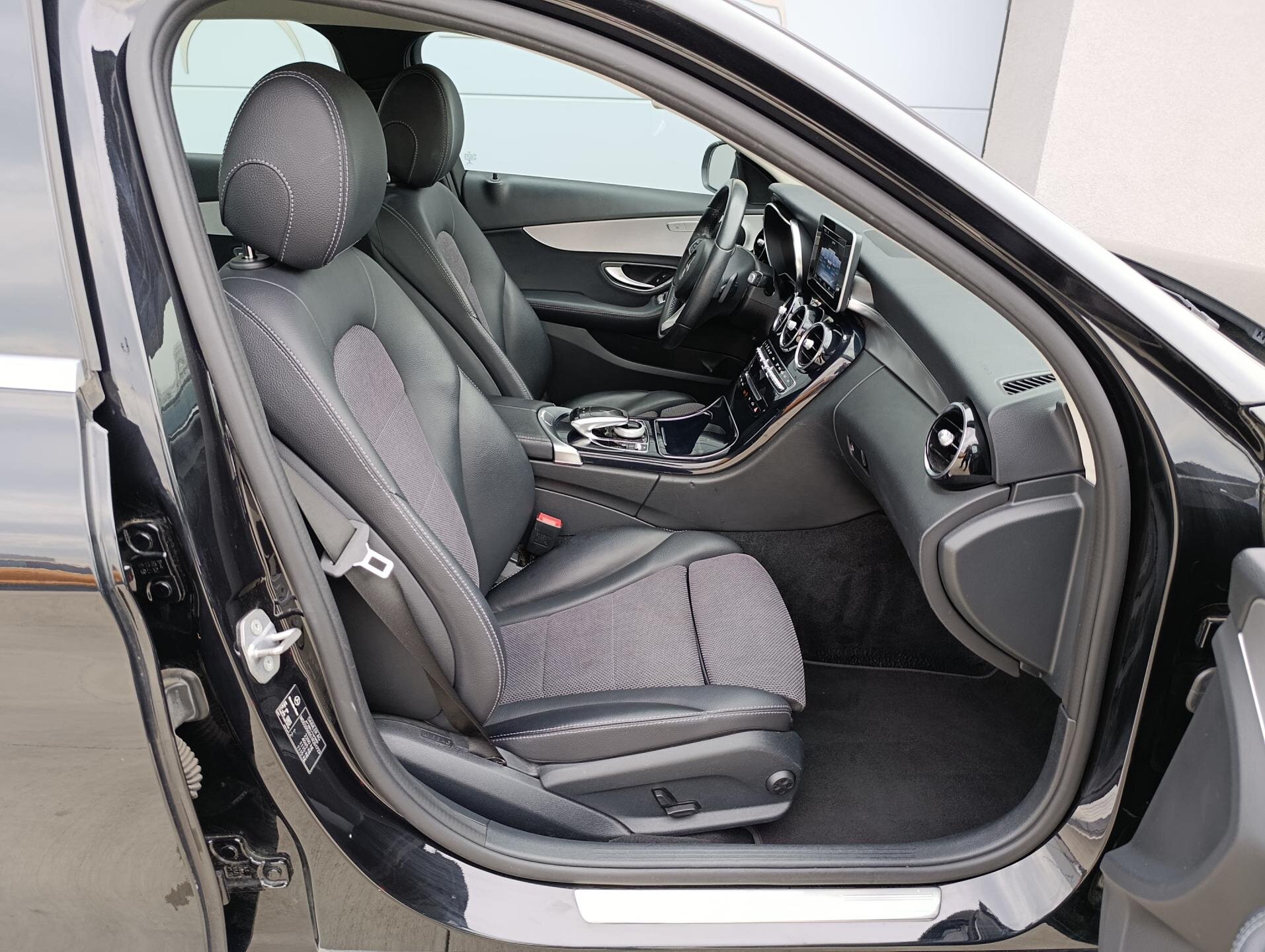 Mercedes-Benz Třídy C Sedan / Limuzína 2,1 l 125 kw