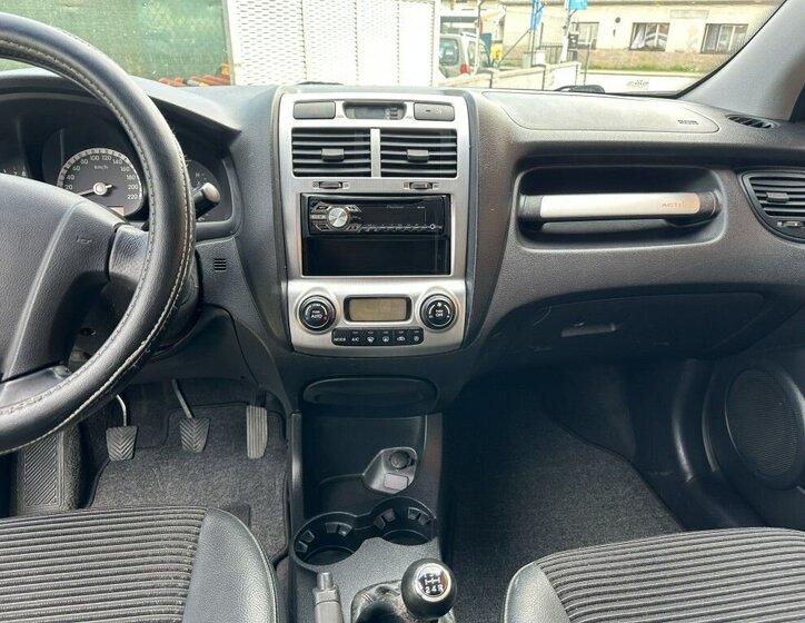 KIA Sportage SUV / Terénní 2,0 l 104 kw