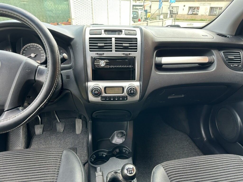 KIA Sportage SUV / Terénní 2,0 l 104 kw
