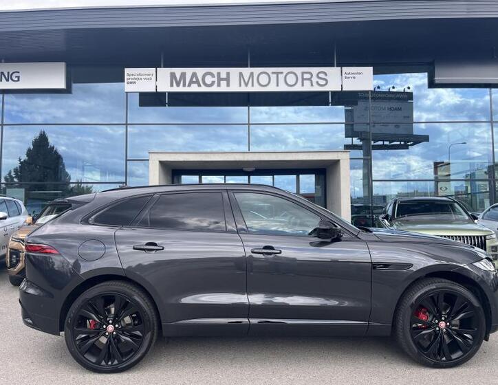 Jaguar F-Pace 9