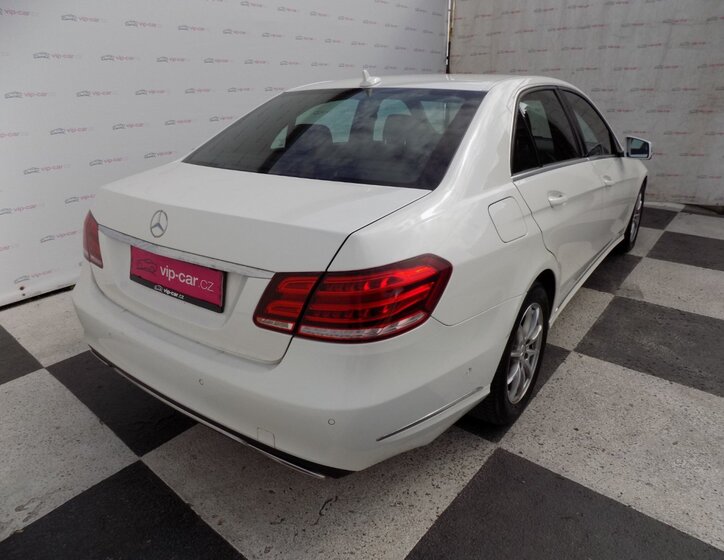 Mercedes-Benz Třídy E Sedan / Limuzína 2,1 l 125 kw