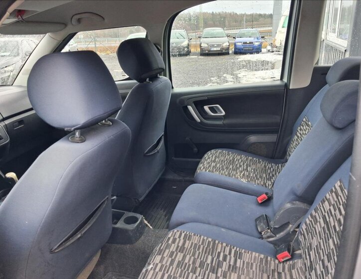 Škoda Roomster 9
