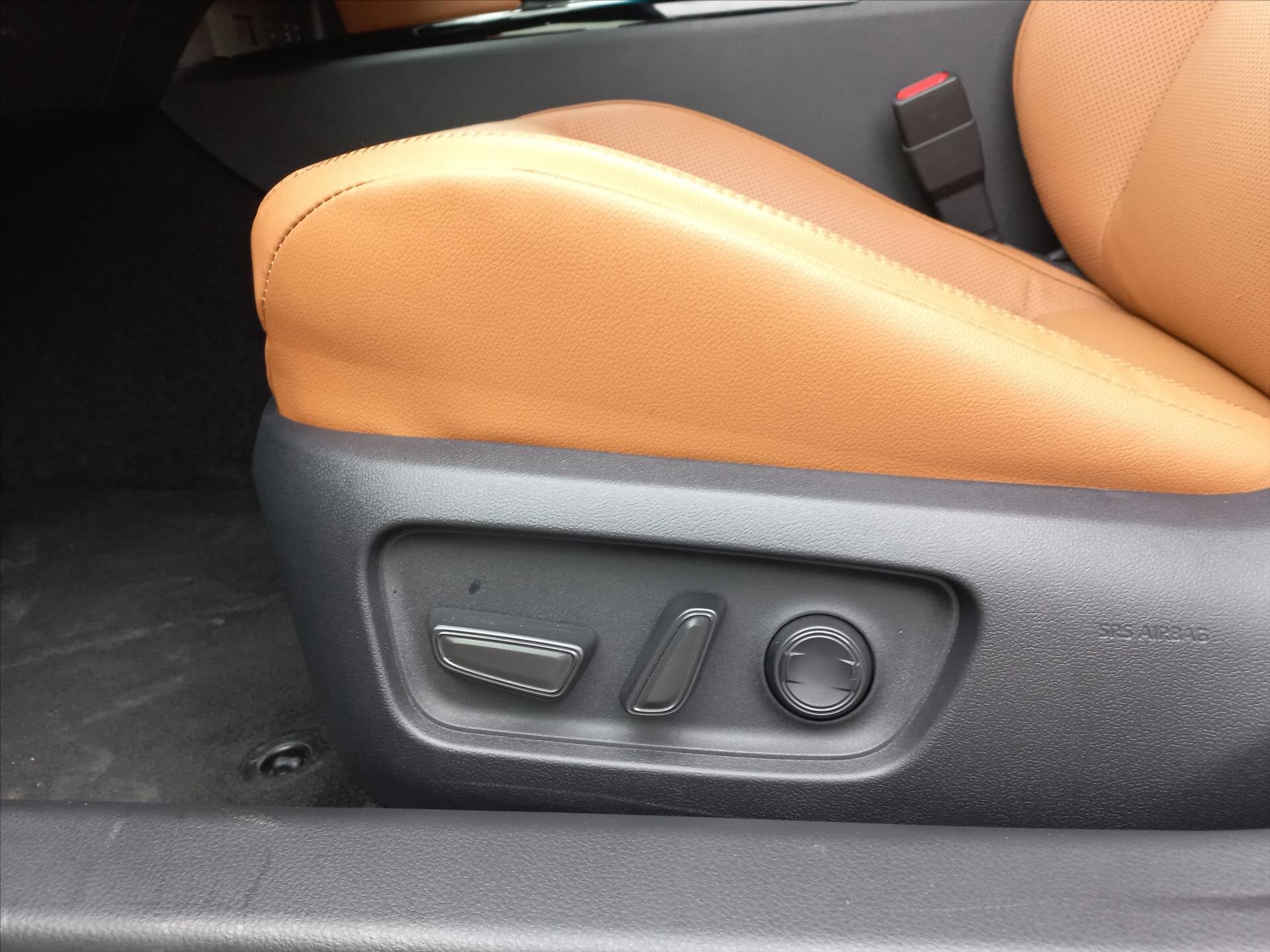 Toyota Camry Sedan / Limuzína 2,5 l 137 kw