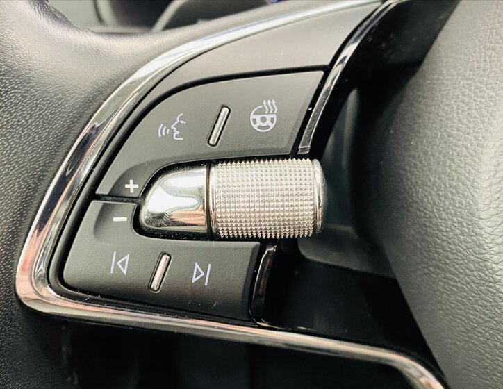 Škoda Karoq SUV / Terénní 1,5 l 110 kw