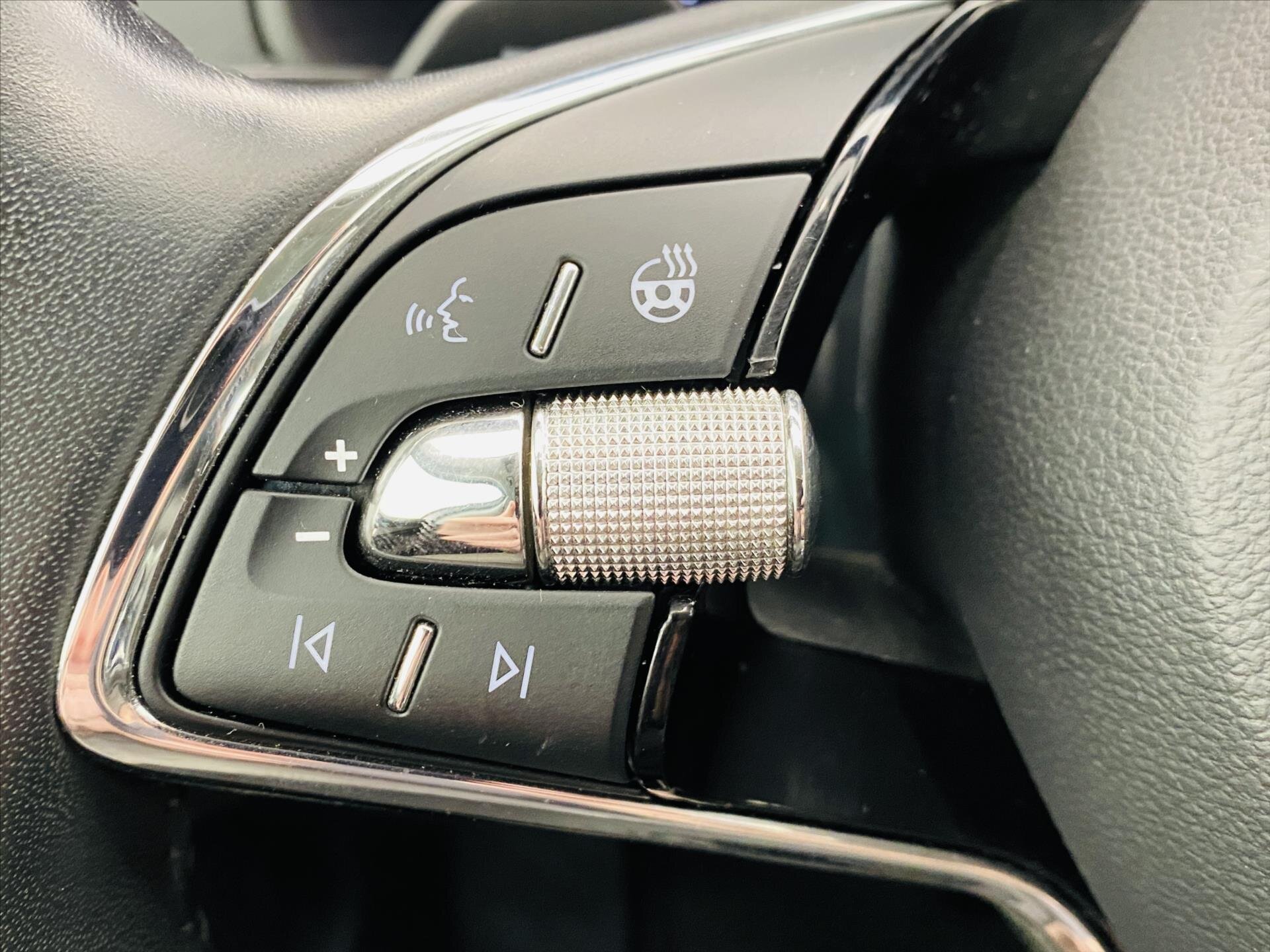 Škoda Karoq SUV / Terénní 1,5 l 110 kw