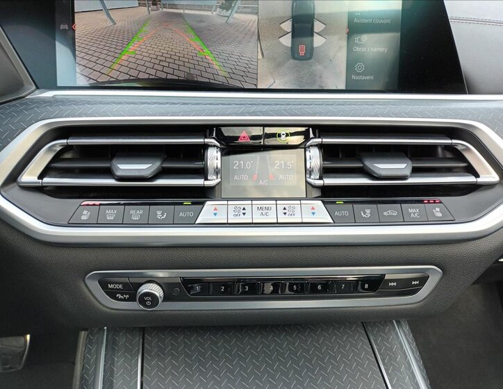 BMW X7 SUV / Terénní 4,4 l 390 kw