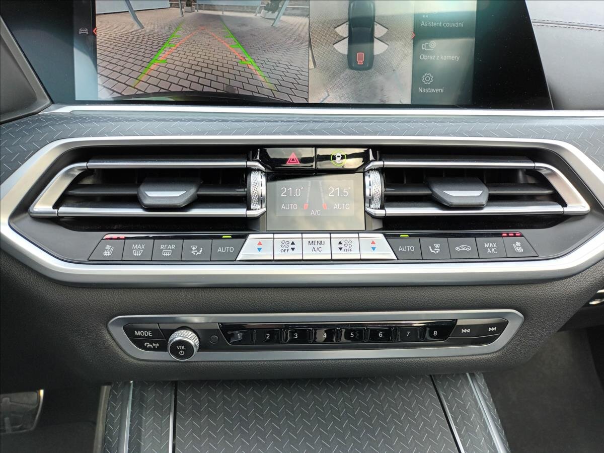 BMW X7 SUV / Terénní 4,4 l 390 kw