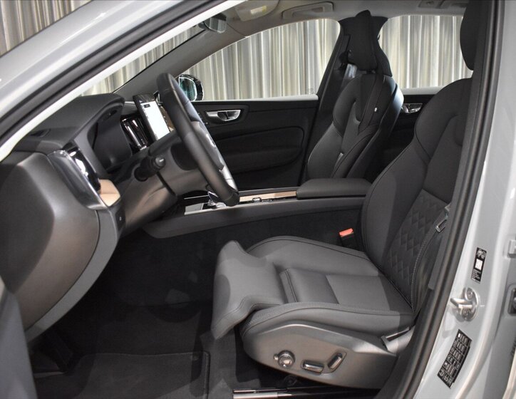 Volvo XC60 SUV / Terénní 2,0 l 184 kw