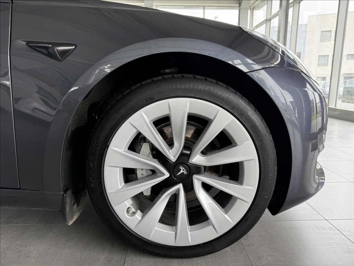 Tesla Model 3 Sedan / Limuzína 0,0 366 kw
