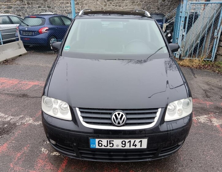 Volkswagen Touran 1