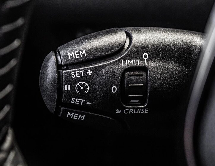 Peugeot 208 Hatchback 1,2 l 74 kw