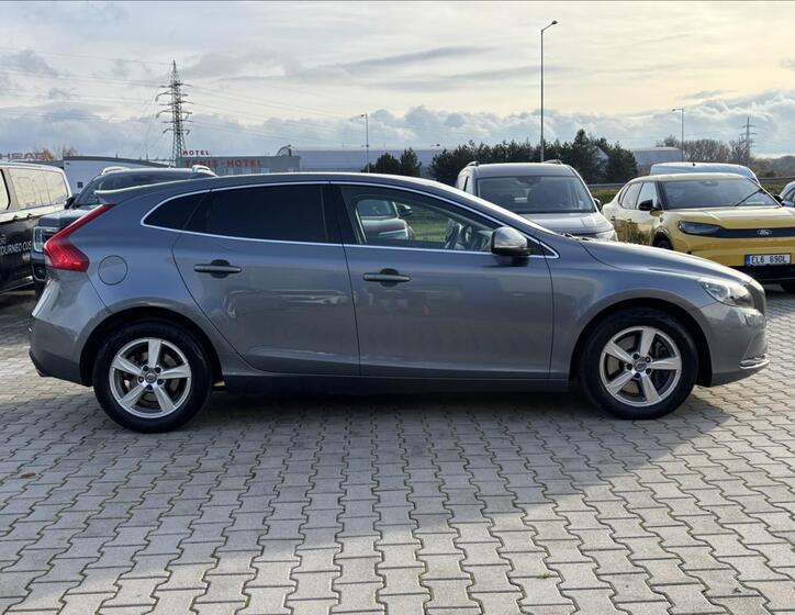Volvo V40 6