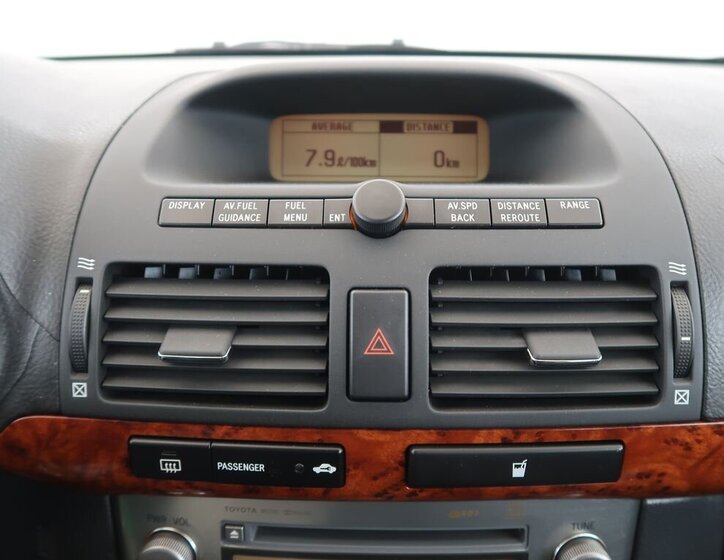 Toyota Avensis Kombi 2,0 l 108 kw