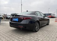 Alfa Romeo Giulia Sedan / Limuzína 2,1 l 132 kw